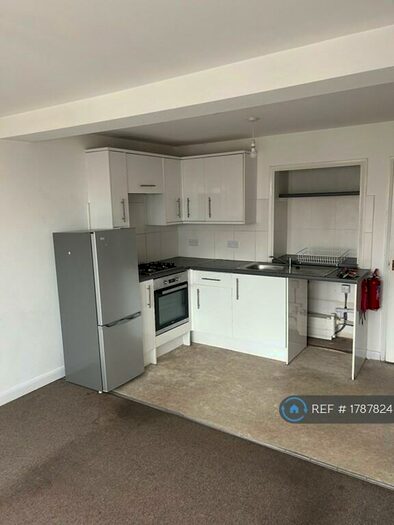 3 Bedroom Flat To Rent In Pelham Road, Seaford, BN25