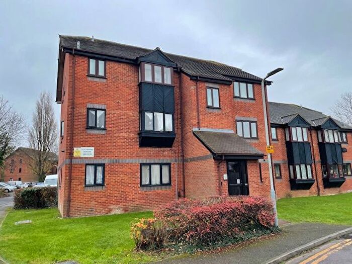 1 Bedroom Flat To Rent In Willenhall Drive, Hayes, UB3