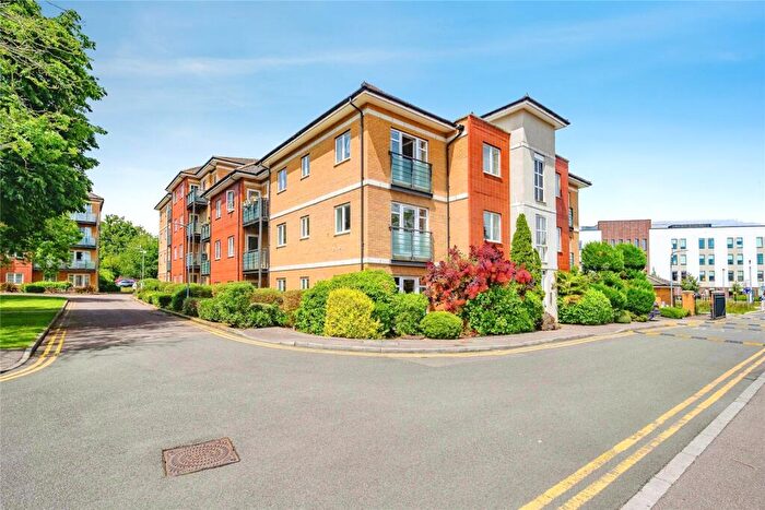 2 Bedroom Flat For Sale In The Parklands, Dunstable, Bedfordshire, LU5
