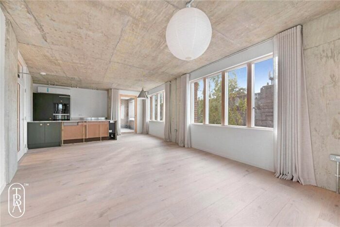 3 Bedroom Apartment To Rent In London Lane, London, E8