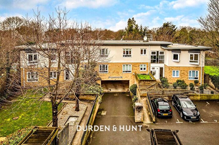 2 Bedroom Apartment For Sale In New Wanstead, London, E11