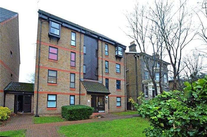 Apartment To Rent In Vanbrugh Park Road West, Blackheath, London, SE3