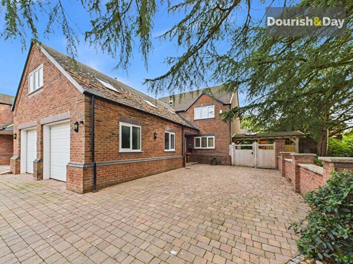 4 Bedroom Detached House For Sale In Oak Tree Gardens, Coppenhall, ST18