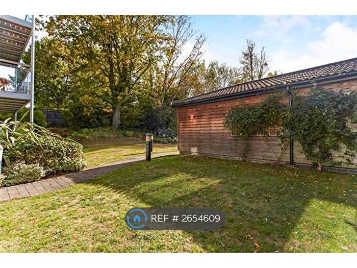 2 Bedroom Flat To Rent In Cleve Cross Court, Croydon, CR0