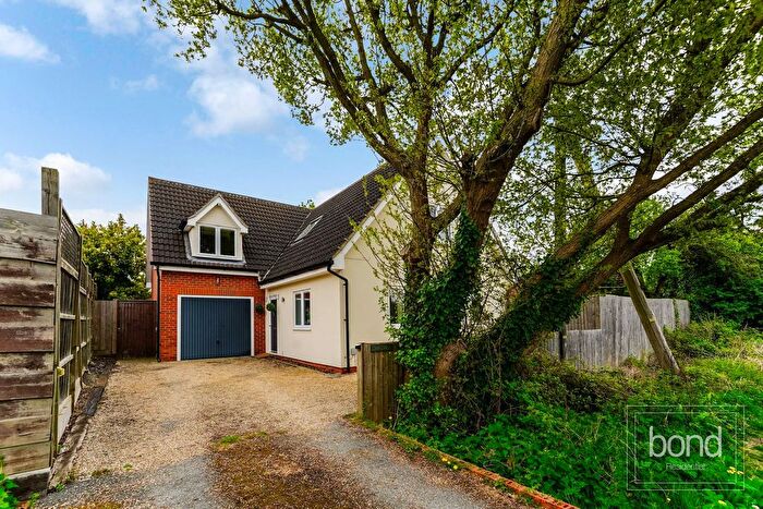 4 Bedroom Detached House For Sale In Southend Road, Howe Green, CM2