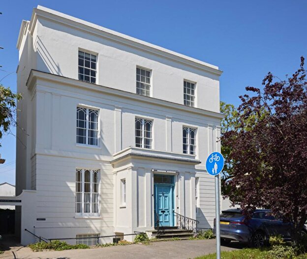 3 Bedroom Apartment For Sale In Evesham Road, Cheltenham, Gloucestershire, GL52