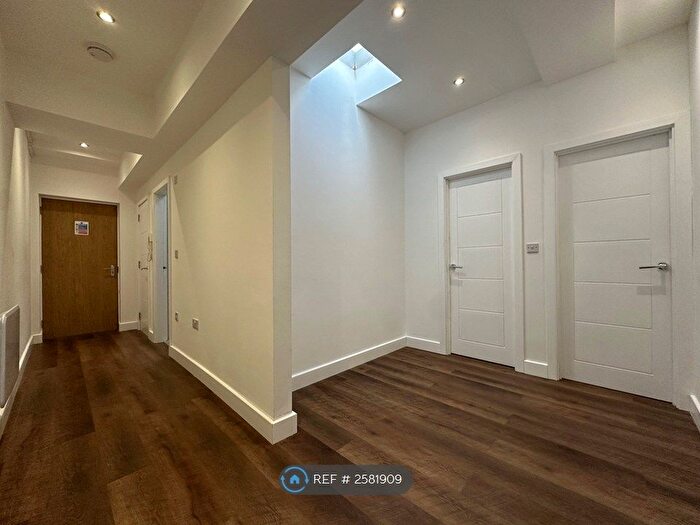2 Bedroom Flat To Rent In Hanover Square, Leeds, LS3