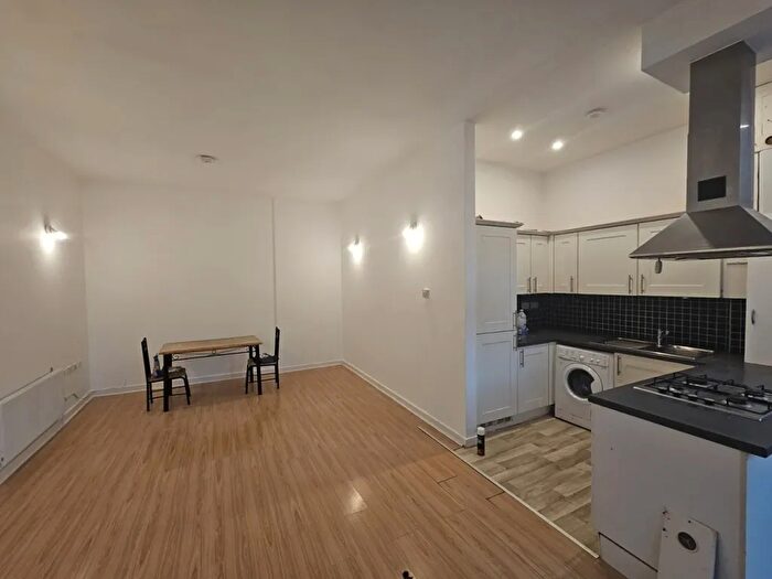 2 Bedroom Flat To Rent In Shaftesbury Road, London, E7