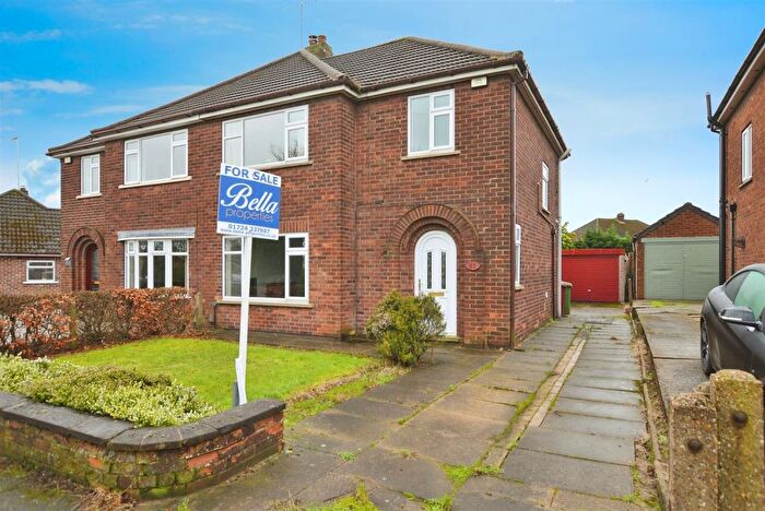 3 Bedroom Semi Detached House For Sale In Queensway, Scunthorpe, DN16