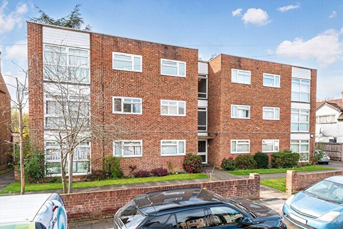 2 Bedroom Flat For Sale In Heathside, Whitton, TW4