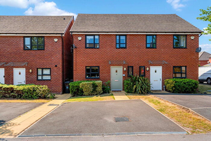 3 Bedroom Semi-Detached House For Sale In Bugle Close, Salford, M7