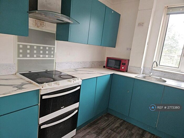 4 Bedroom Semi Detached House To Rent In Waring Road, Norwich, NR5