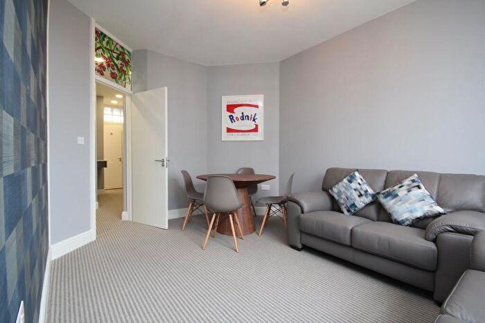 2 Bedroom Flat To Rent In Grove End Road, London, NW8