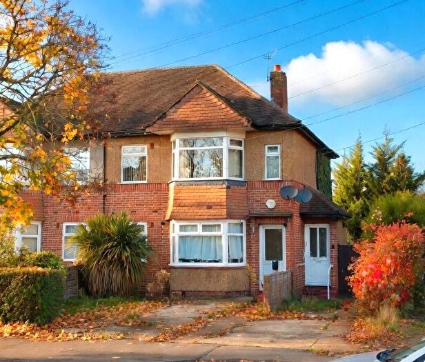 2 Bedroom Maisonette For Sale In (A) Shakespeare Avenue, Hayes, UB4