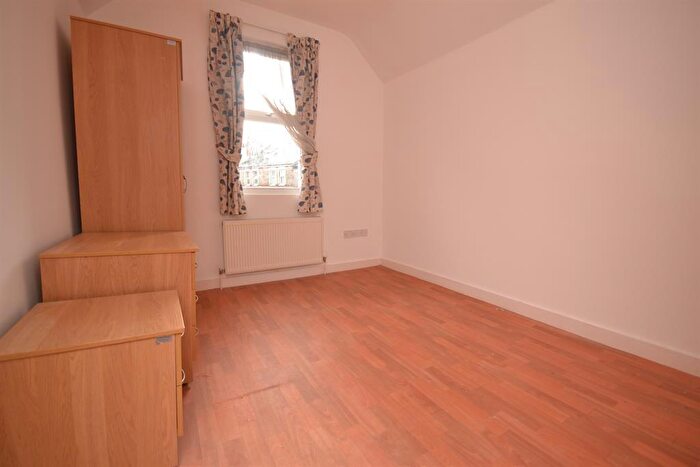 1 Bedroom Flat To Rent In Grange Avenue, Reading, RG6