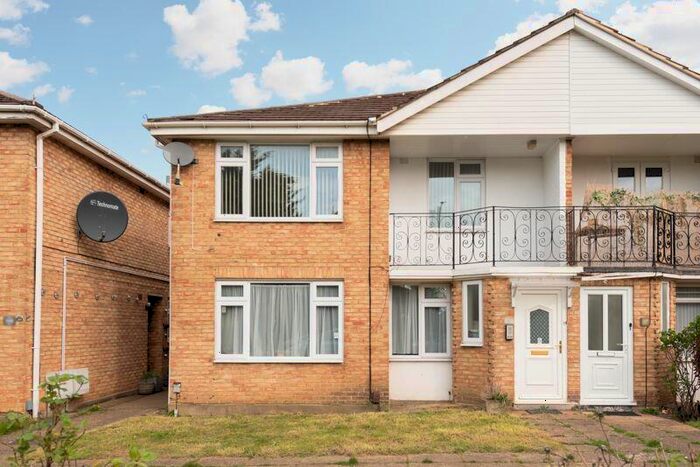 2 Bedroom Flat To Rent In Bramley Road, London, N14