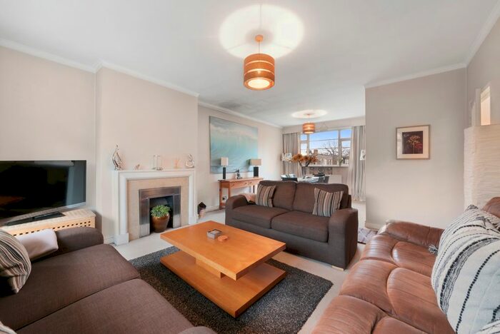 3 Bedroom Flat To Rent In Wimbledon Park Side, London, SW19