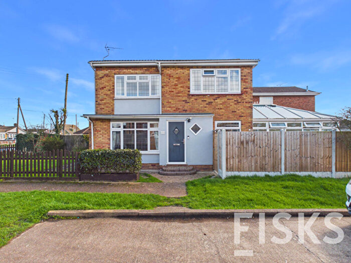 2 Bedroom Detached House For Sale In Farm Road, Canvey Island, SS8