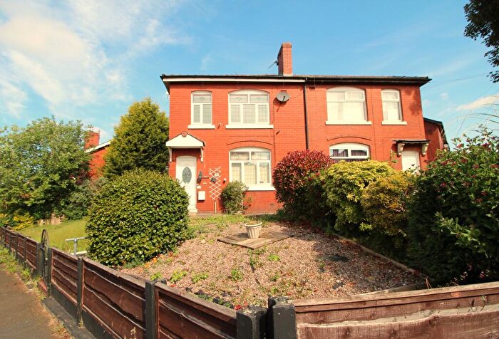 3 Bedroom Semi-Detached House To Rent In Poplar Avenue, Bury, BL9