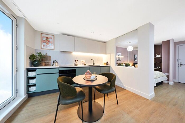 Flat To Rent In Stafford Street, Bedminster, Bristol, Somerset, BS3