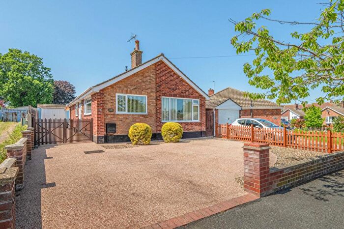 2 Bedroom Detached Bungalow For Sale In June Avenue, Lowestoft, NR32