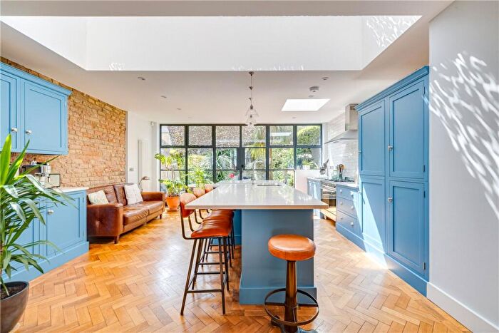 5 Bedroom Terraced House For Sale In Calbourne Road, London, SW12