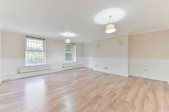 2 Bedroom Flat For Sale In Thicket Road, Crystal Palace, London, SE20