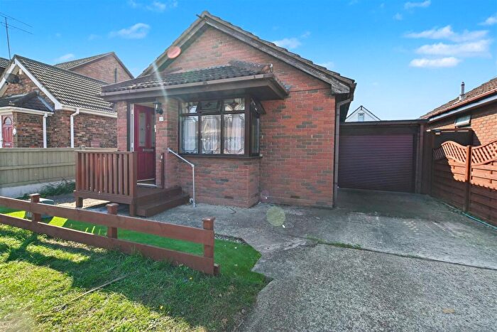 1 Bedroom Detached Bungalow For Sale In No Onward Chain May Avenue, Canvey Island, SS8