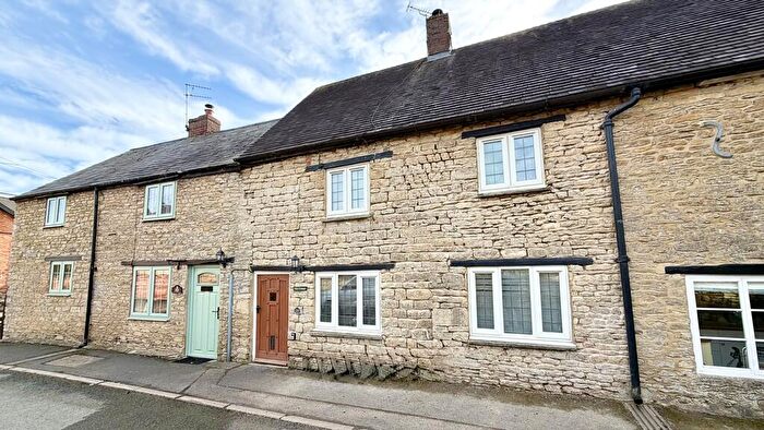2 Bedroom Cottage To Rent In Wappenham Road, Helmdon, NN13