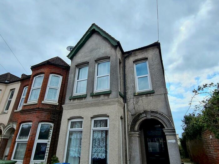 3 Bedroom Maisonette To Rent In Rigby Road, Southampton, SO17