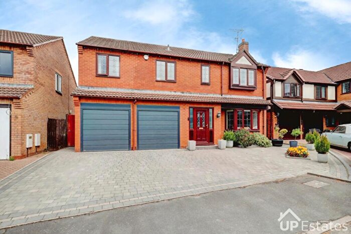 5 Bedroom Detached House For Sale In Chichester Close, Nuneaton, CV11