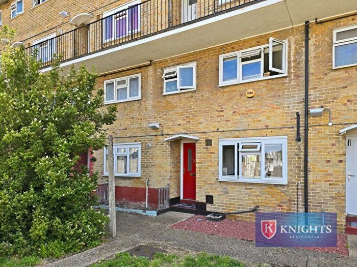 2 Bedroom Flat For Sale In Jeremys Green, London, N18