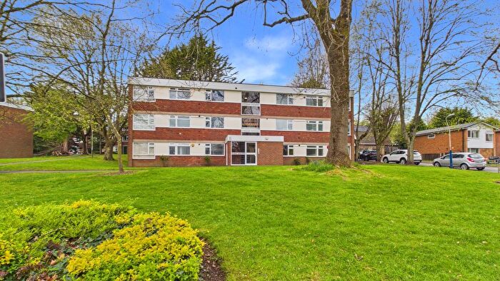 2 Bedroom Flat For Sale In Flat Wilsford Green, Oak Hill Drive, Birmingham, B15