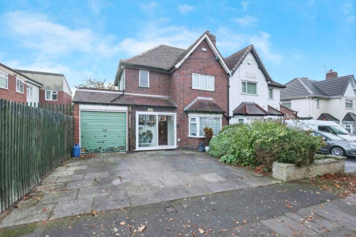 3 Bedroom Semi-Detached House For Sale In Kingstanding Road, Kingstanding, Birmingham, B44
