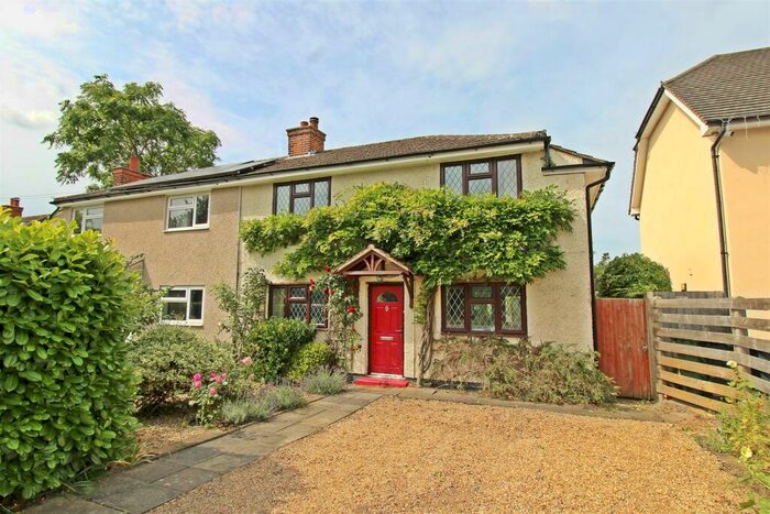 3 Bedroom Semi-Detached House For Sale In Stanford Road, Southill, SG18