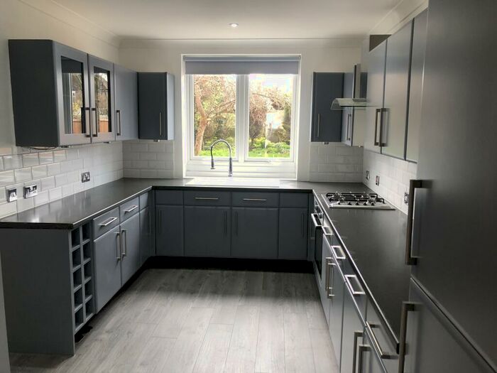 4 Bedroom Semi-Detached House To Rent In Newquay Road, London, SE6