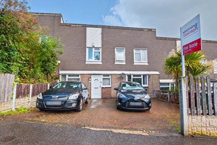 3 Bedroom Town House For Sale In Butterbowl Drive, Leeds, West Yorkshire, LS12