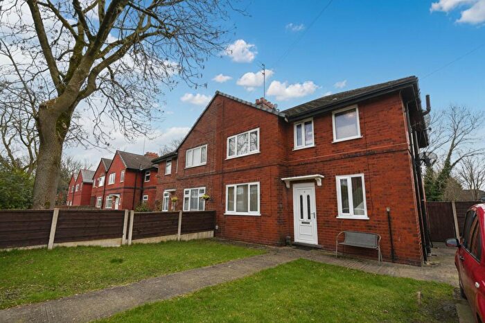 3 Bedroom Semi Detached House For Sale In Wentworth Avenue, Salford, M6