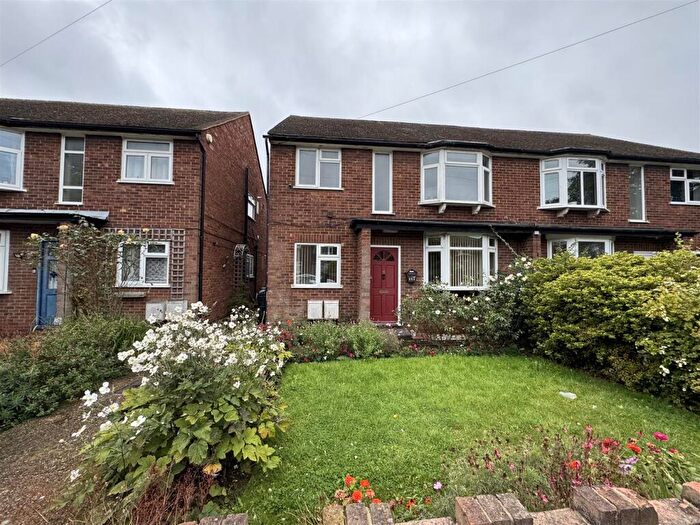 2 Bedroom Flat To Rent In Chase Gardens, Chingford, E4