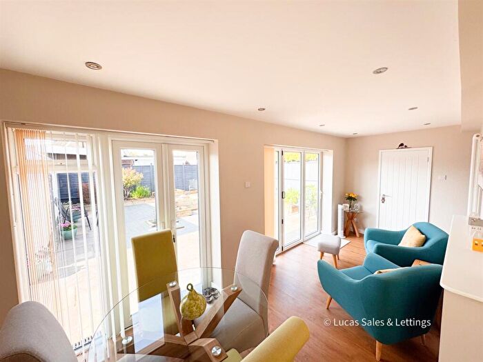 2 Bedroom Bungalow For Sale In St. James Close, Kettering, NN15