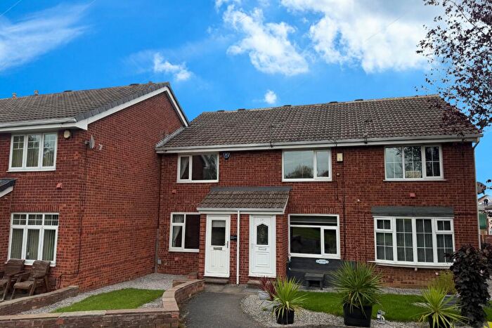 2 Bedroom Semi-Detached House For Sale In Ring Road Beeston Park, Leeds, LS11
