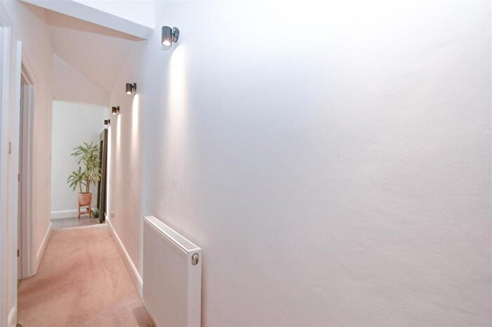 2 Bedroom Cottage To Rent In Bradden Lane, Gaddesden Row, HP2
