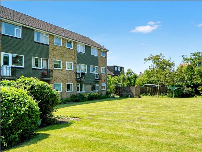 2 Bedroom Maisonette For Sale In Crofthill Road, Slough, SL2