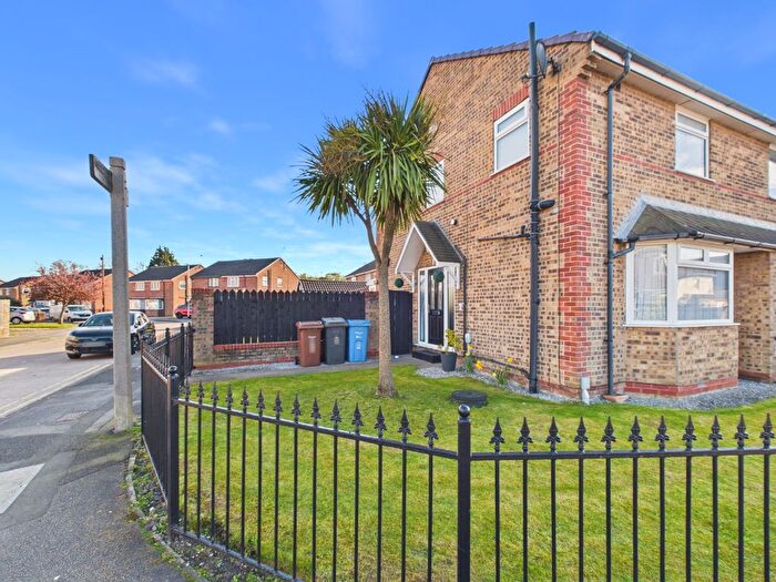 2 Bedroom Semi Detached House For Sale In Ashendon Drive, Hull, HU8