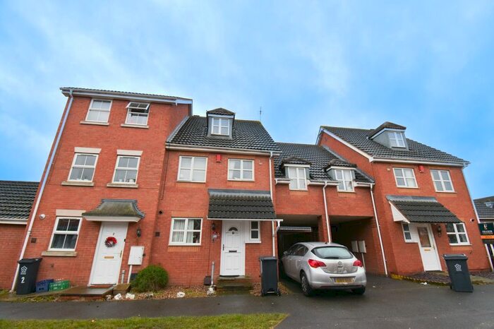 5 Bedroom Town House To Rent In Wainwright Avenue, Hamilton, Leicester, LE5