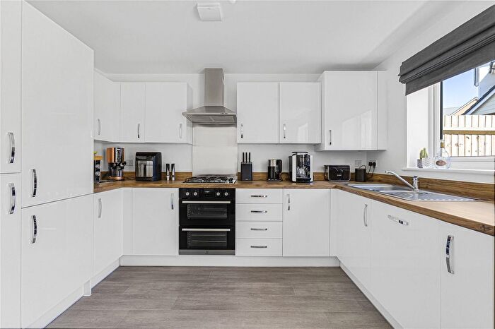 3 Bedroom Semi-Detached House To Rent In Wycombe Close, Littlemore, OX4