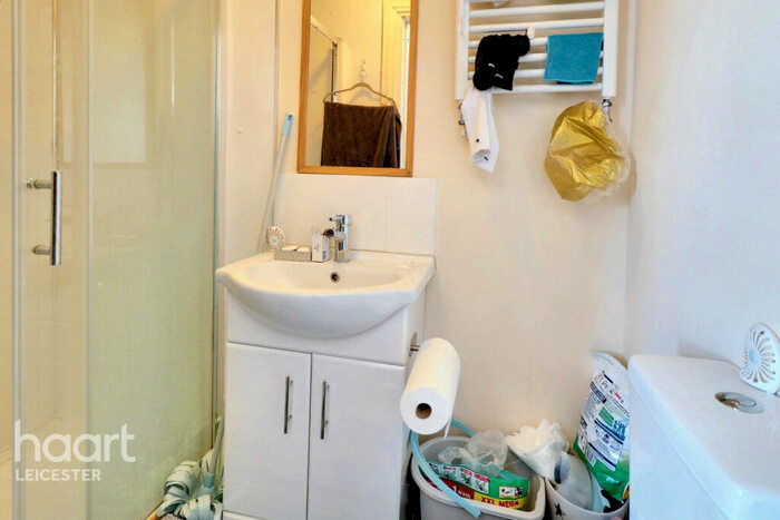 6 Bedroom End Of Terrace House For Sale In Lorne Road, Leicester, LE2