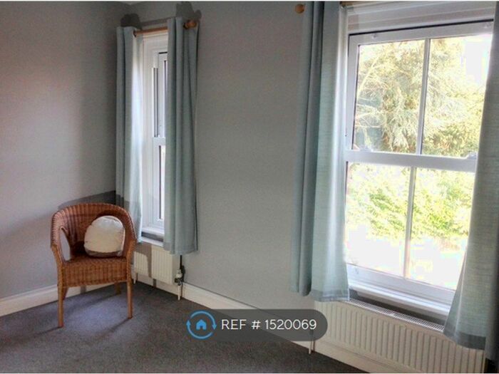 1 Bedroom Flat To Rent In Green Hedges Avenue, East Grinstead, RH19
