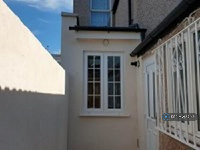4 Bedroom Semi-Detached House To Rent In Almond Road, London, N17