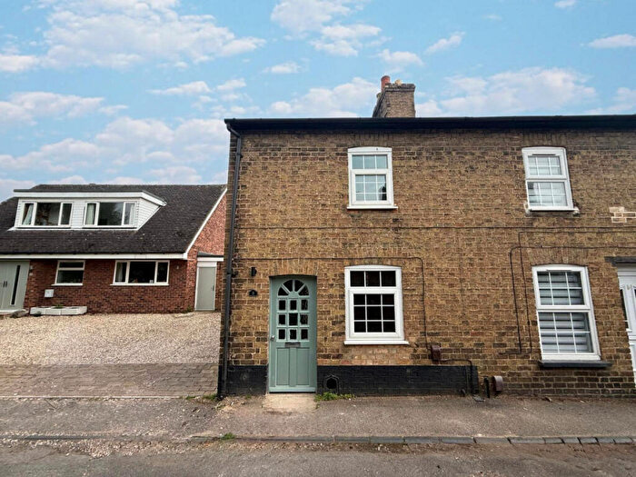 3 Bedroom End Of Terrace House For Sale In Silver Street, St. Neots, PE19